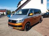 Volkswagen T6 Multivan Generation Six mit Sonderlackierung - silberne Volkswagen T6