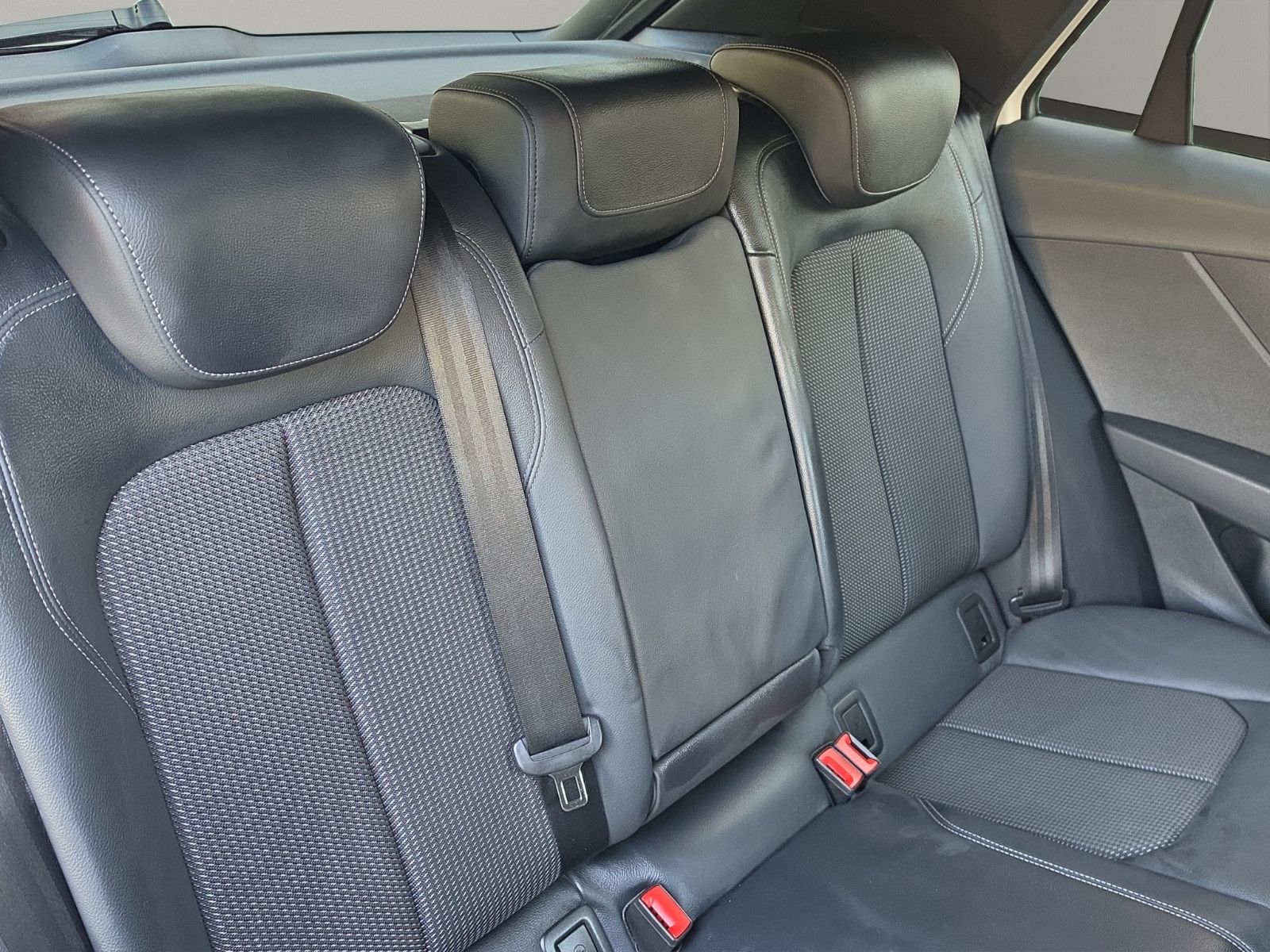 Fahrzeugabbildung Audi Q2 35 TFSI SPORT S-LINE NAVI LED PDC SHZ LEDER