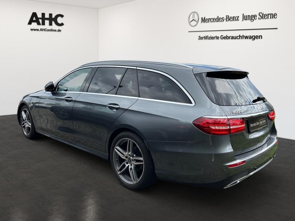 Fahrzeugabbildung Mercedes-Benz E300 dT AMG AHK Totwi. Ambie. LED SHZ Schiebe.
