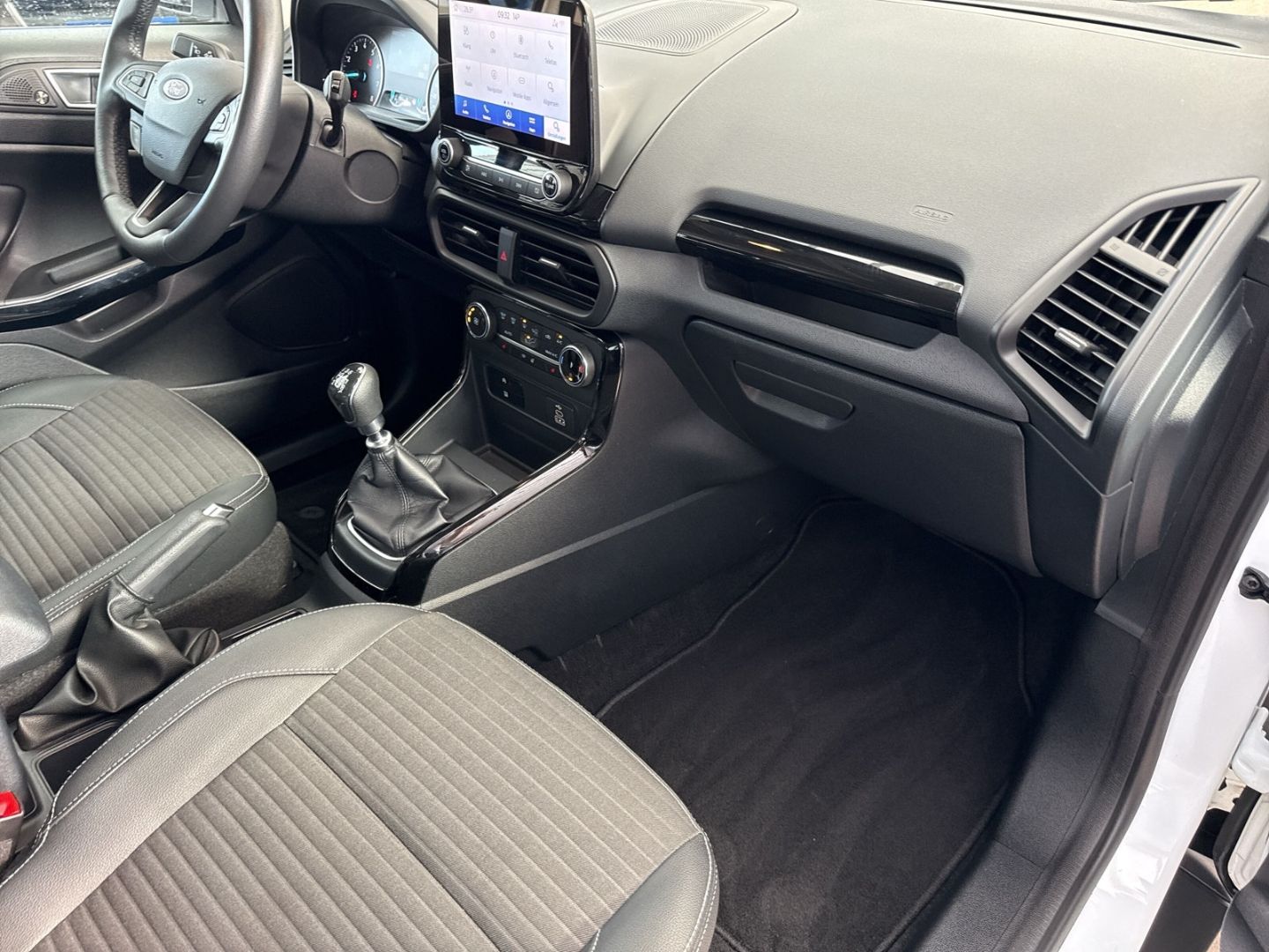 Fahrzeugabbildung Ford EcoSport Titanium Hybrid/Navi/LED/KeyFree/B & O/