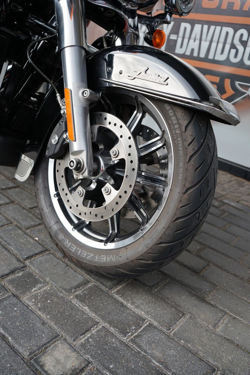 Fahrzeugabbildung Harley-Davidson FLHTKL Ultra Limited Low # 5HD1 # Screamin Eagle