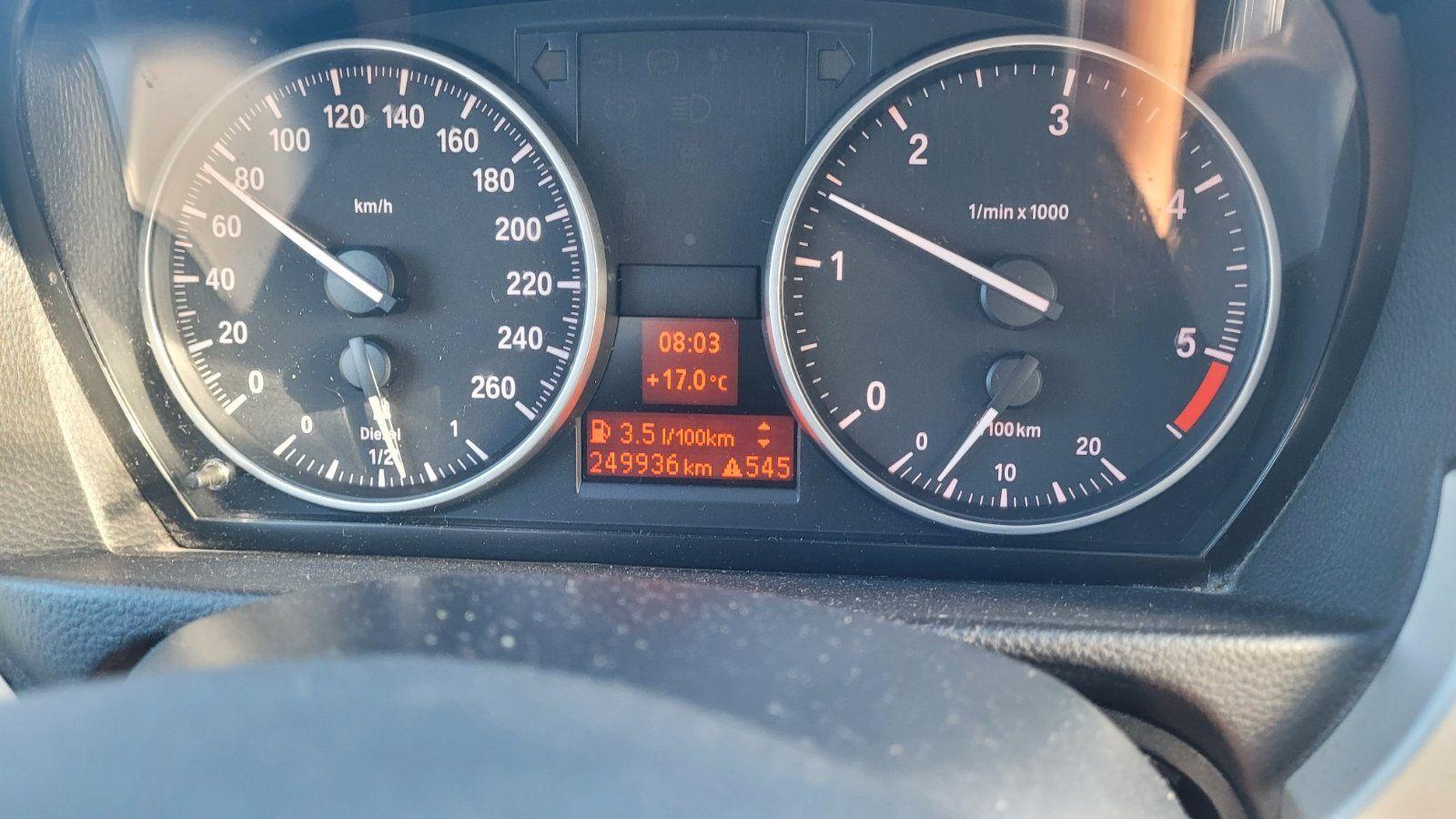 BMW 318 2012 — photo 12