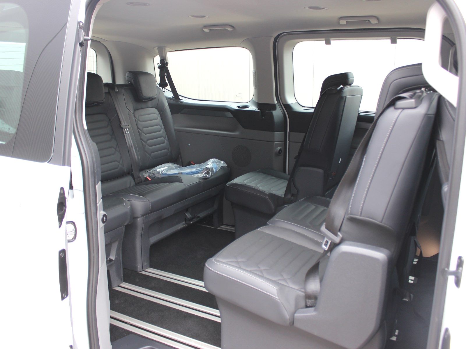 Fahrzeugabbildung Ford Tourneo Custom Plug-in Hybrid 340 L1 Titanium