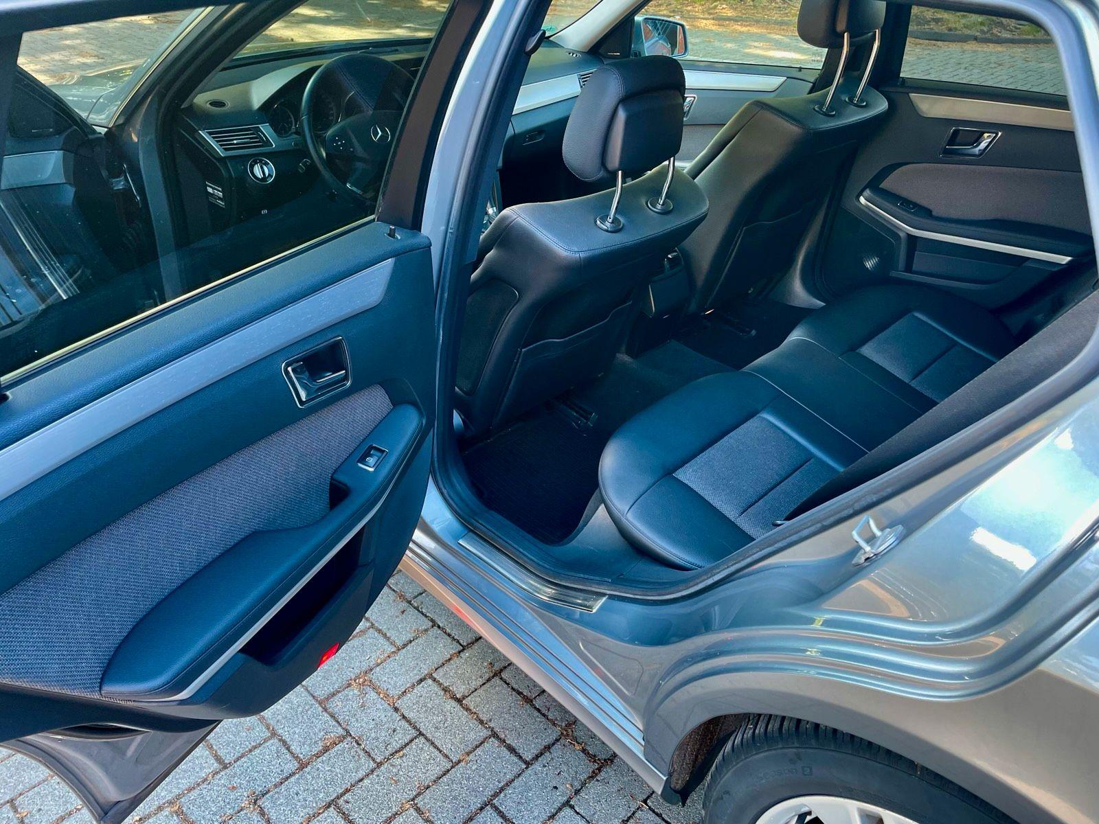 Mercedes-Benz 220 2010 — photo 9