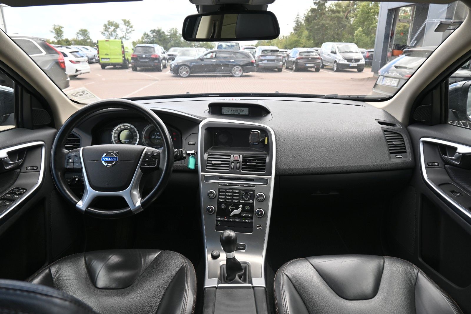 Fahrzeugabbildung Volvo XC60 2.4D Summum Drive*BiXenon*PDC*CD*Servo*USB