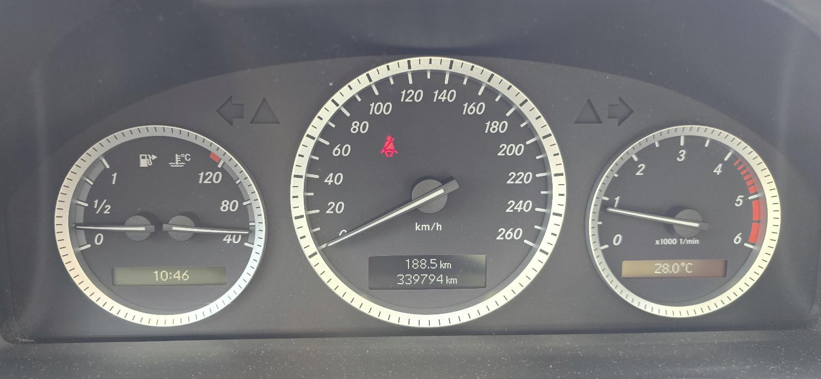 Mercedes-Benz C200 2009 — photo 16