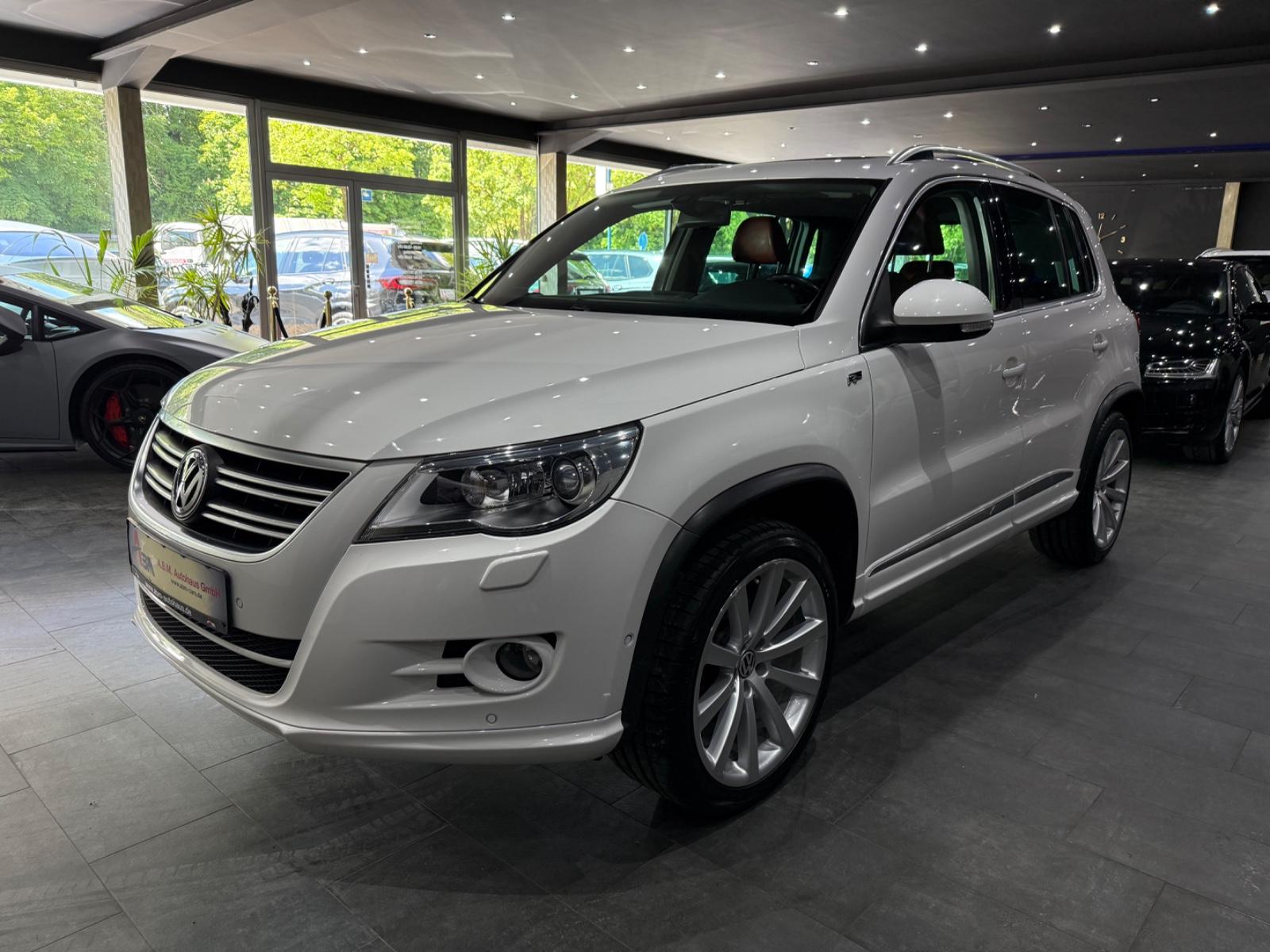 Volkswagen Tiguan R-Line 4Motion /PANORAMA /LEDER / El-Sitz