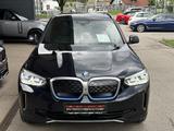 BMW iX3 Impressive / AHK / Sportsitz / Harman Kar... - schwarze BMW iX3