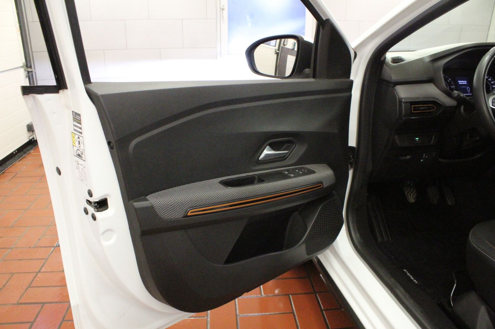 Fahrzeugabbildung Dacia Sandero Stepway TCe 100 ECO-G Comfort *Media-Dis