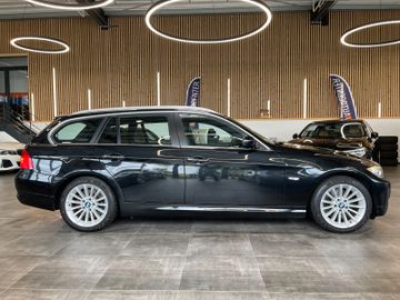 BMW Touring 330d xDrive *PANO*NAVI*PDC*SZHZ*LEDER*