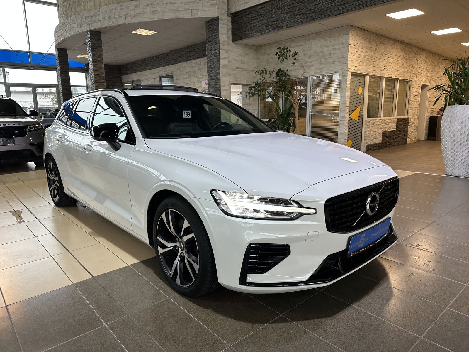 Volvo V60 AWD R Design Leder Pano. Harman Kardon LED foto 3