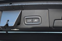 Fahrzeugabbildung Volvo XC60 B4B Plus Dark*LED*PANO*STHZ*H&K*360*