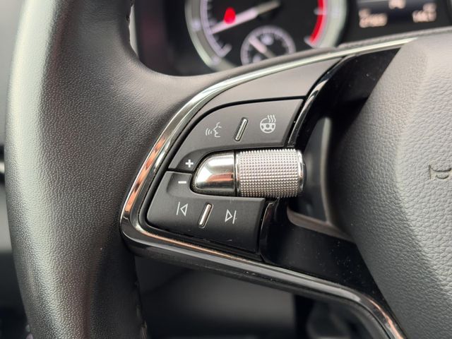 Skoda Karoq Style 1.5 TSI °LED°Navi°AHK°SHZ°RFK°PDC°