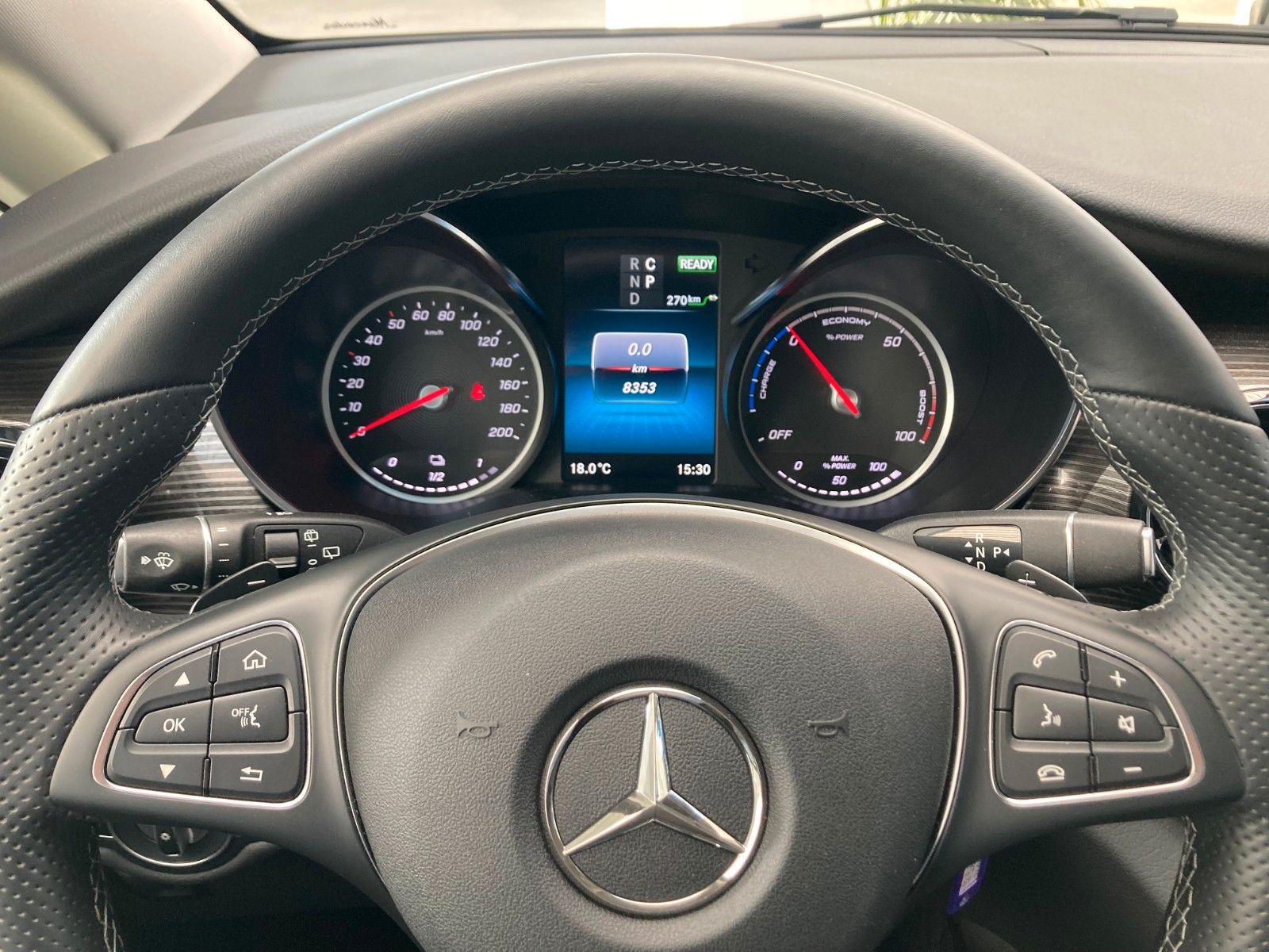 Fahrzeugabbildung Mercedes-Benz 300 AVG lang 7 Sitze BURMESTER Sitzbelüftung
