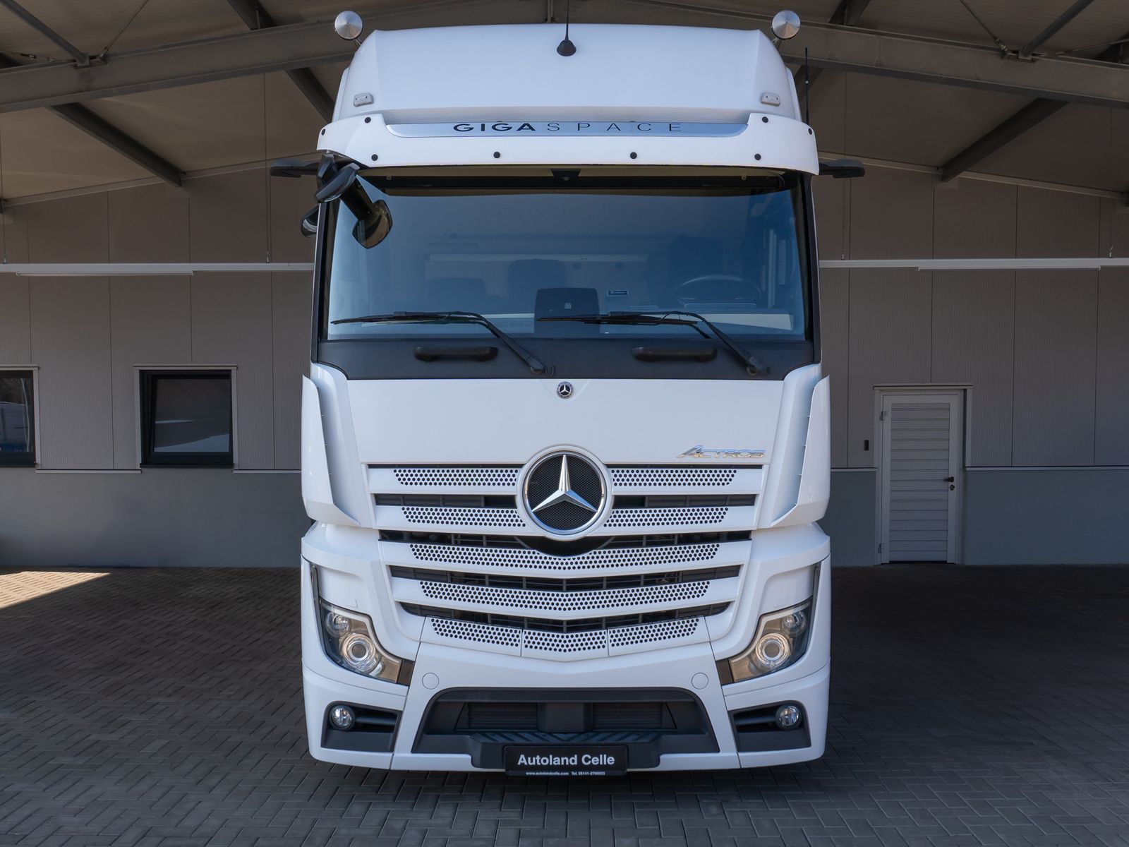 Fahrzeugabbildung Mercedes-Benz Actros 1853 LSnR LowLiner Style-Line NeuReifen