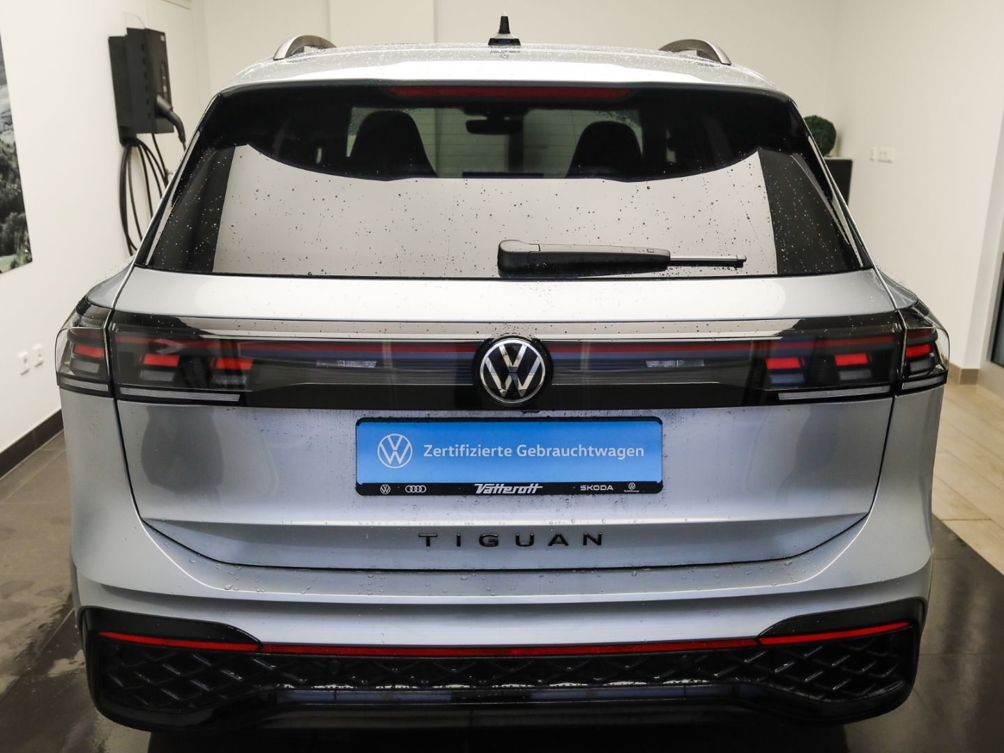 Volkswagen Tiguan R-Line 2.0 TDI DSG 4M AHK Navi Pano IQ.Li foto 4