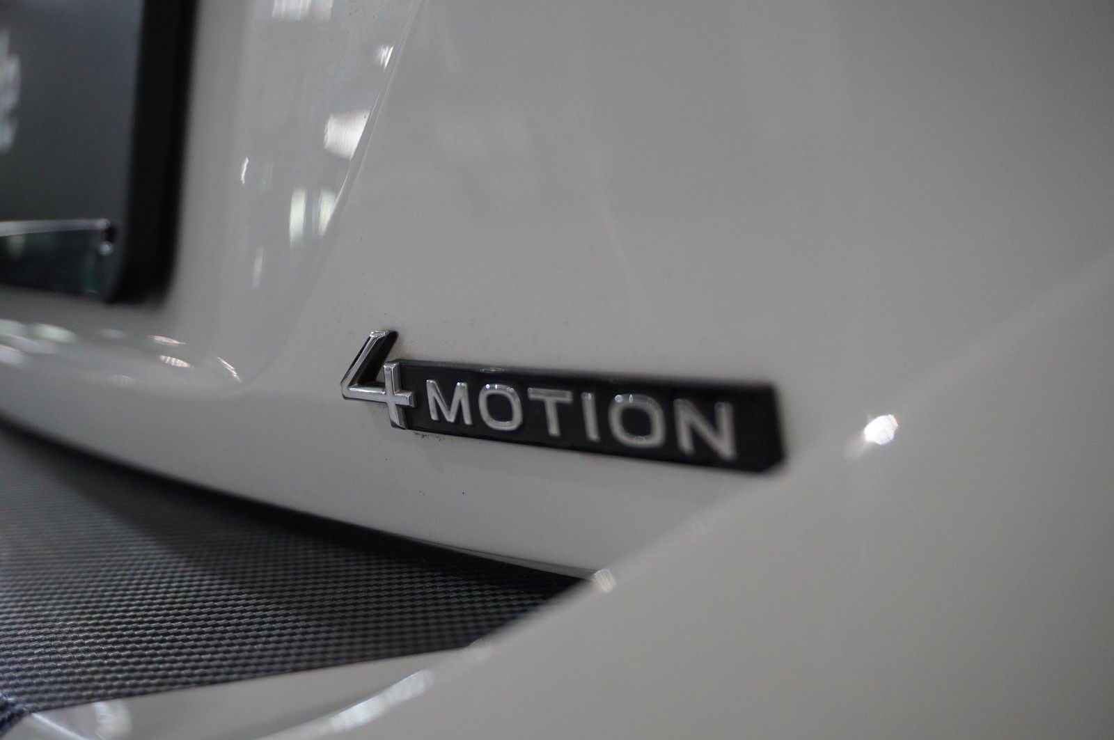 Fahrzeugabbildung Volkswagen Passat VARI. 2.0D R-LINE 4M NAVI/LED/KAMERA/AHK