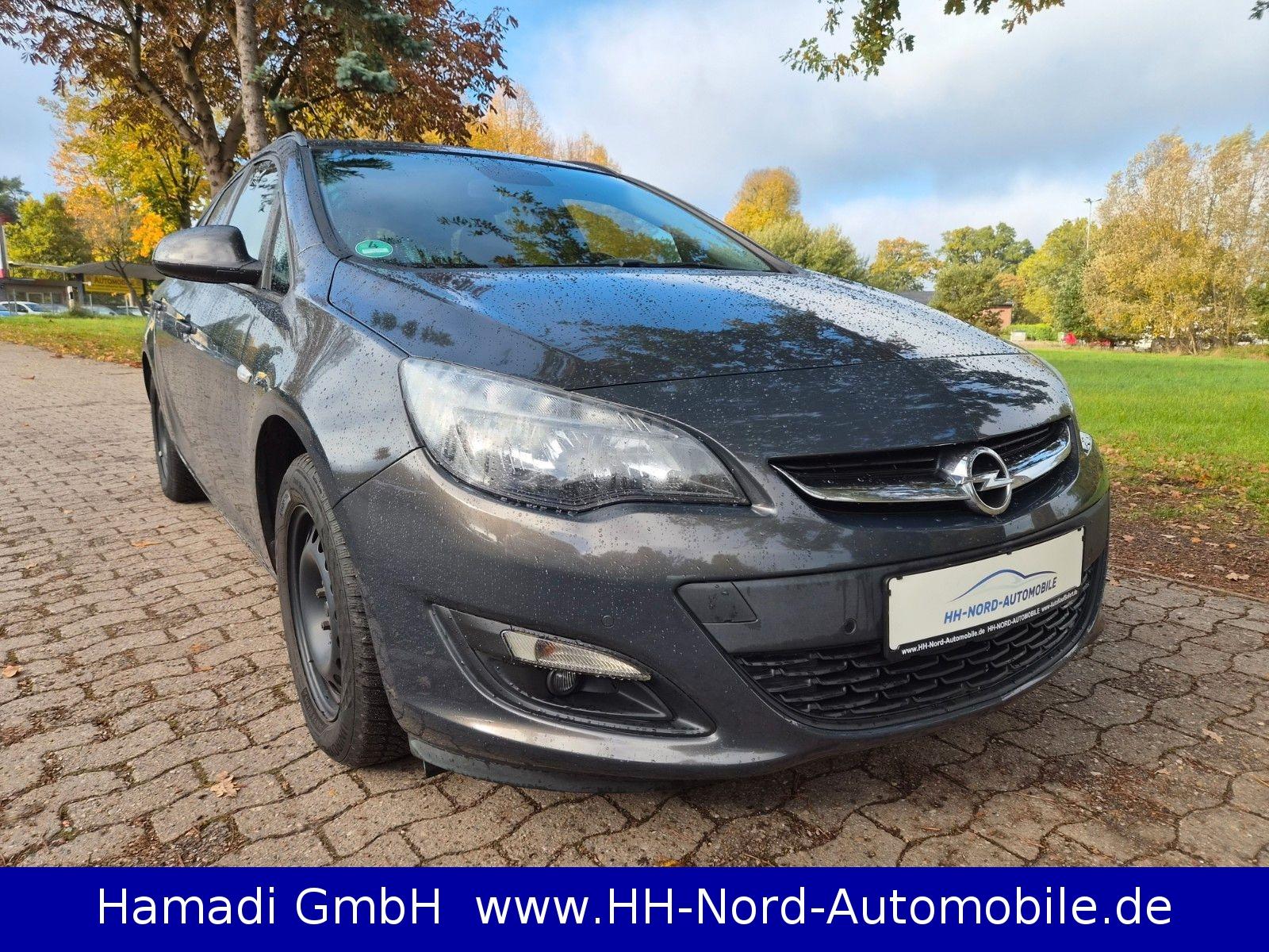 Opel Astra 2015 — rear view