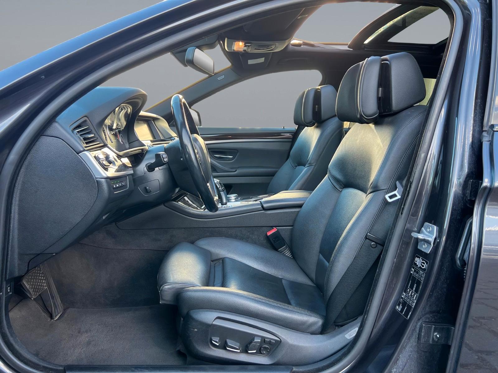 BMW 530d Touring Luxury Line VOLL!