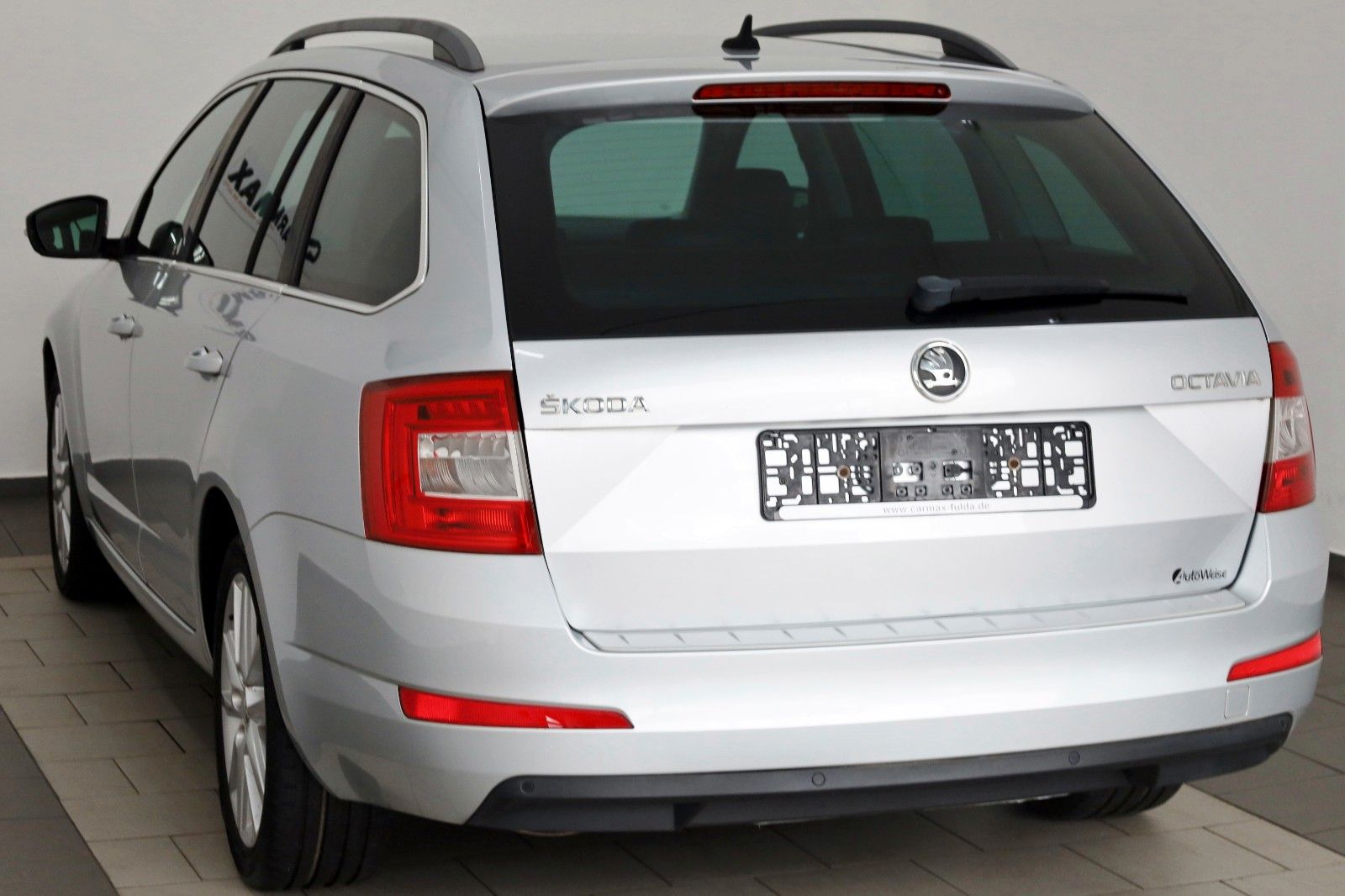 Fahrzeugabbildung SKODA Octavia Combi Elegance,T.Leder,Navi,Xenon,Alu+WR