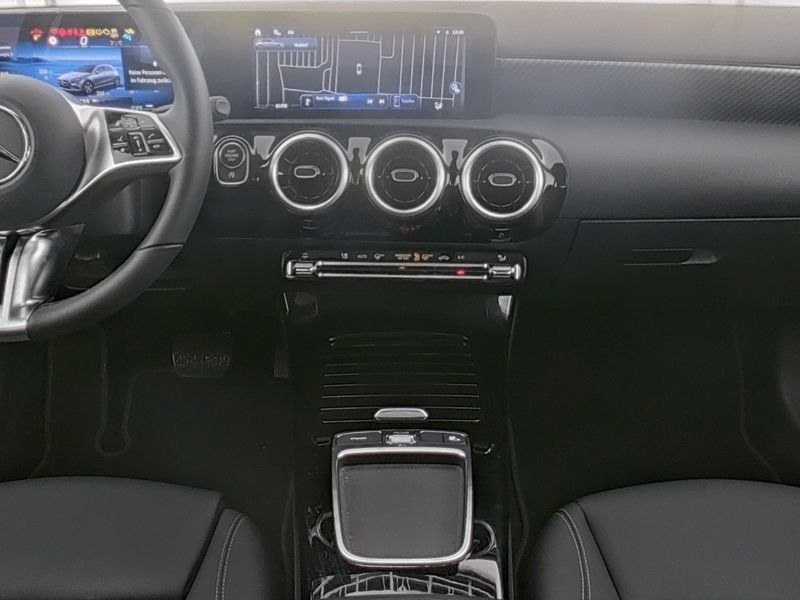 Fahrzeugabbildung Mercedes-Benz A 180 Progressive*KAMERA*LED*SPURHALTE*