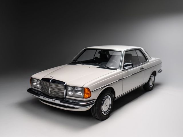 Mercedes-Benz 230 CE - in JAHRESWAGENZUSTAND !!!