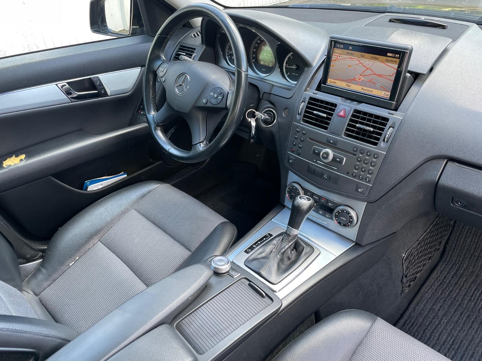Mercedes-Benz C220 2011 — photo 9