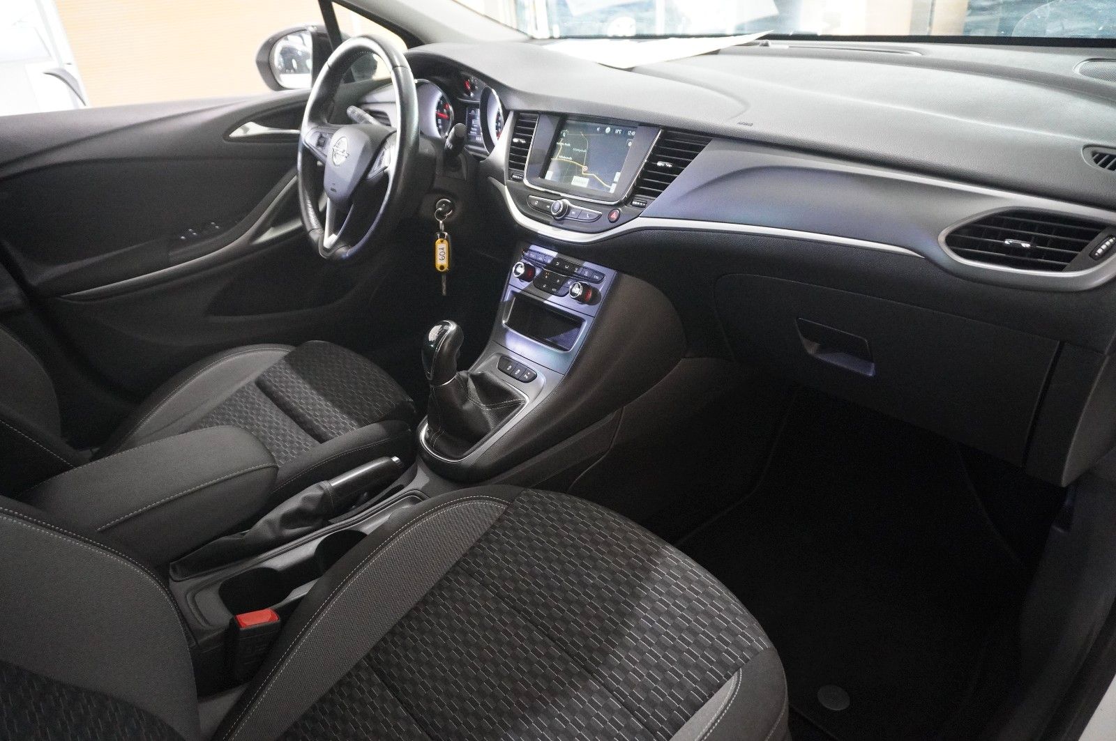 Fahrzeugabbildung Opel Astra K ST 1.2T EDITION NAVI/LED/KAMERA/SHZ/DAB+