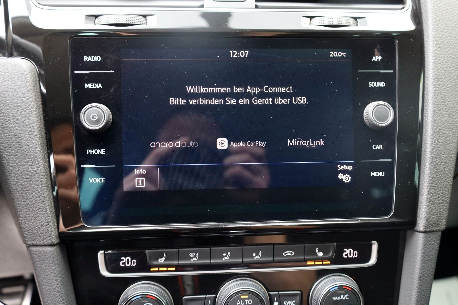 Fahrzeugabbildung Volkswagen Golf VII Variant Sound R Line ACC,LED,SH,Kamera