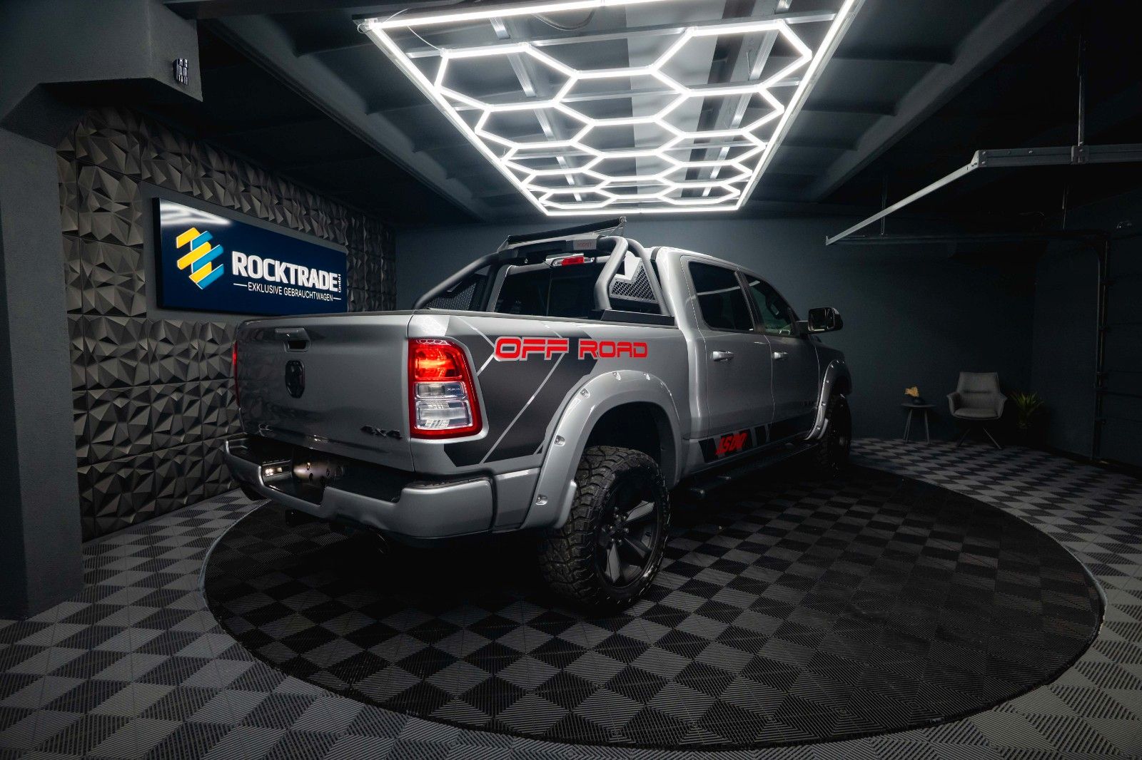 Fahrzeugabbildung Dodge RAM 5.7 V8 HEMI 4x4 OFFROAD NightPaket AXLE LOCK