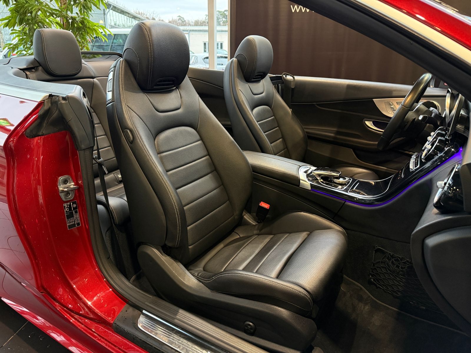 Fahrzeugabbildung Mercedes-Benz C 300 Cabrio AMG Line HUD LED RFK 18"