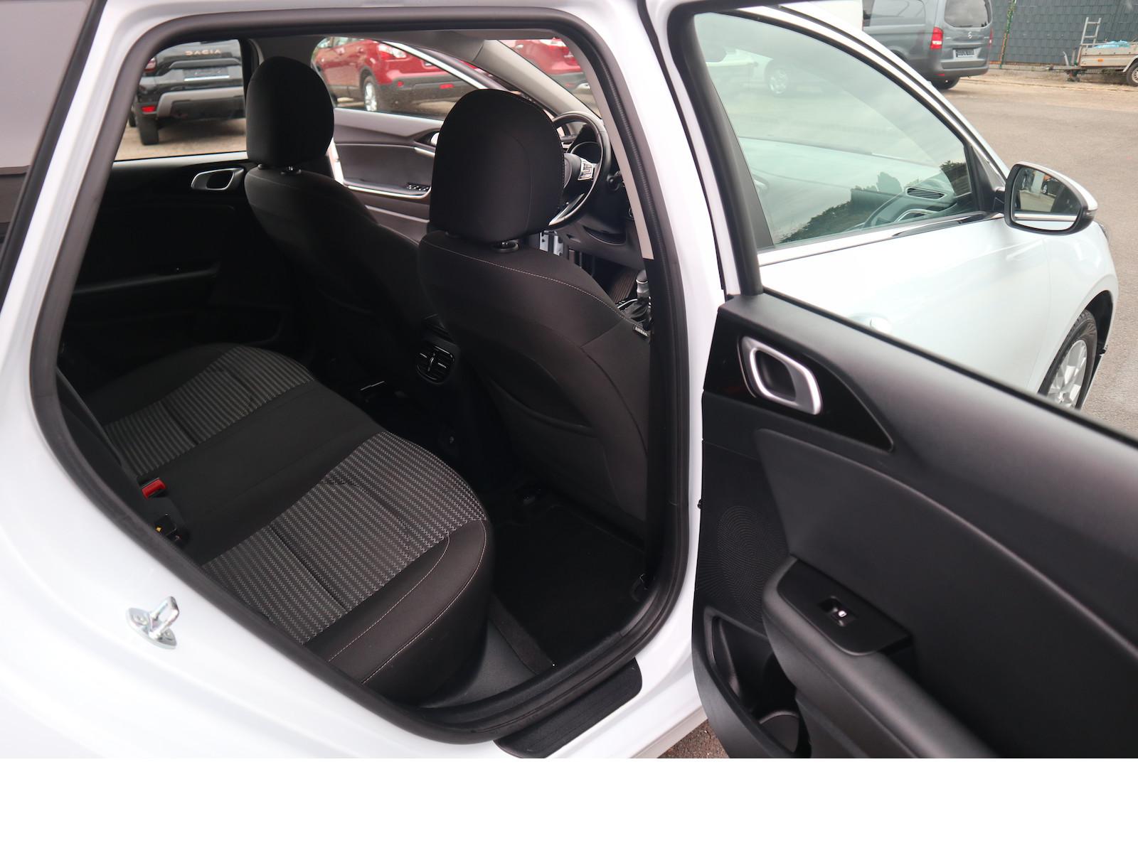 Kia Ceed cee ́d Sportswagon Ultimate 1.5 DCT CAM SHZ NAVI, миниатюра 13