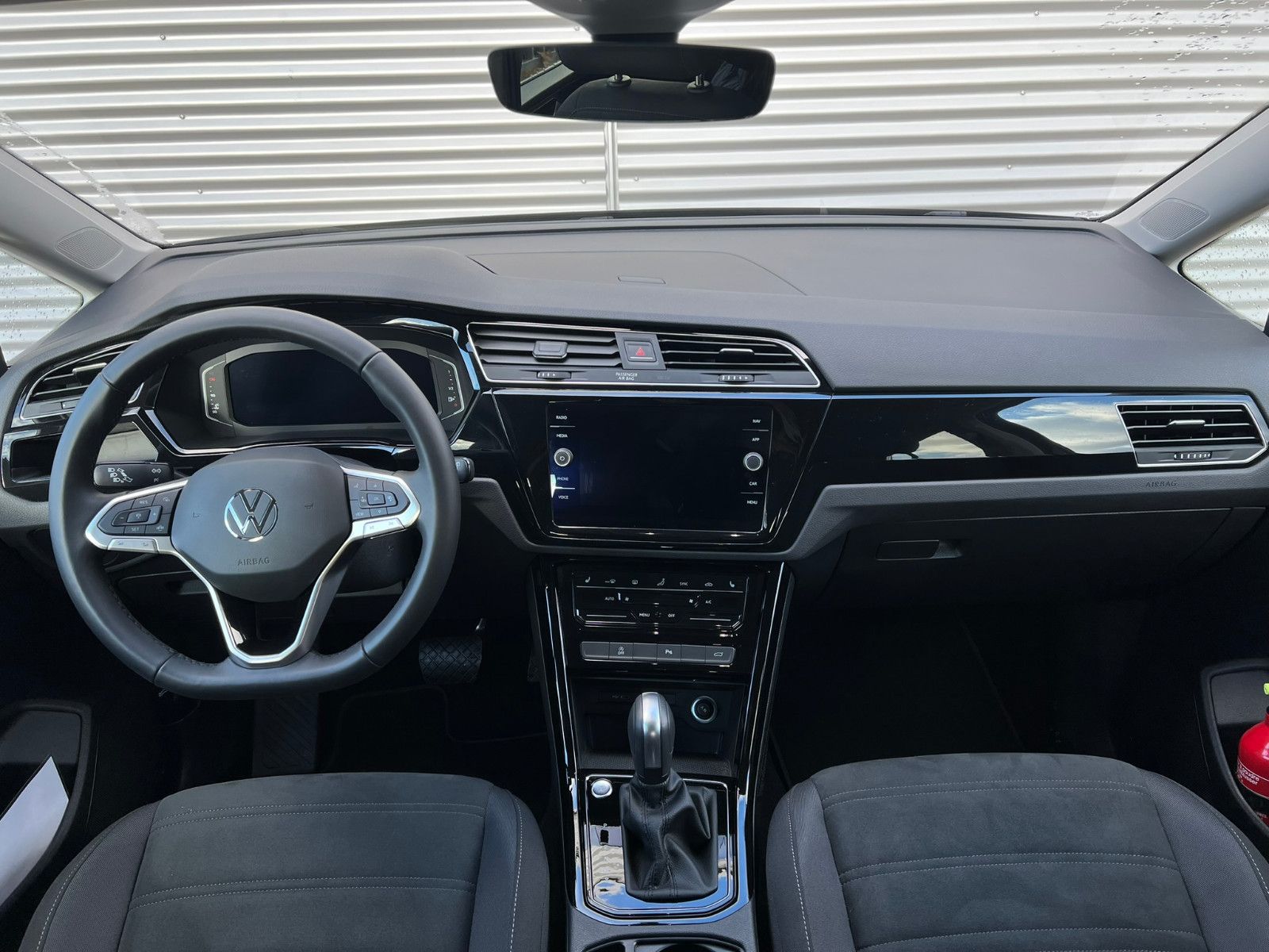 Fahrzeugabbildung Volkswagen Touran 1.4 TSI DSG Navi LED ACC