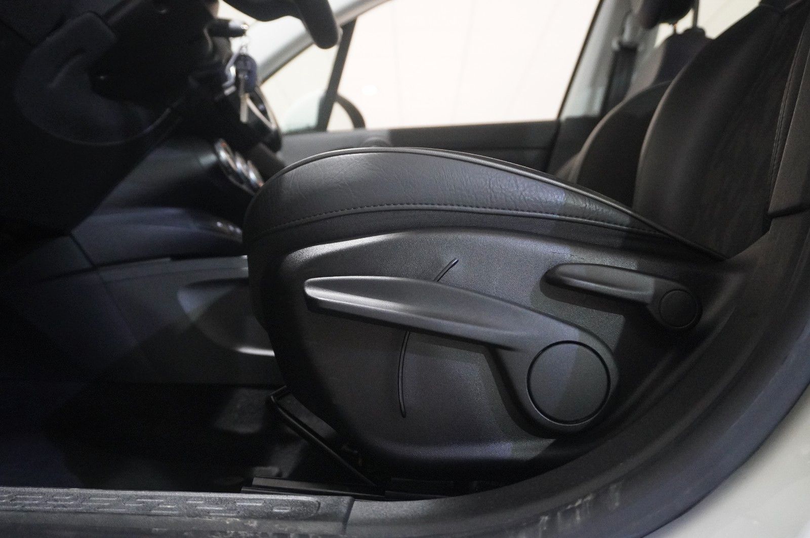Fahrzeugabbildung Fiat 500X 1.3T CROSS DCT NAVI/LED/PDC/SPORT/TEMP/DAB+