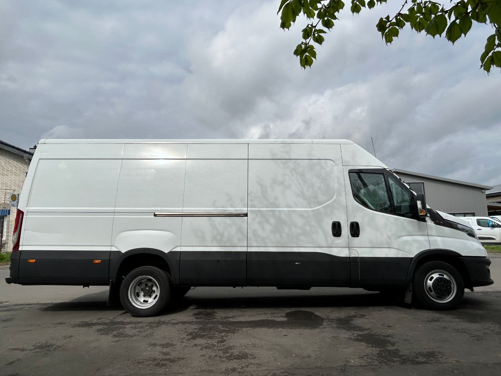 Fahrzeugabbildung Iveco Daily Kasten HKa 35 C ... V Radstand 4100