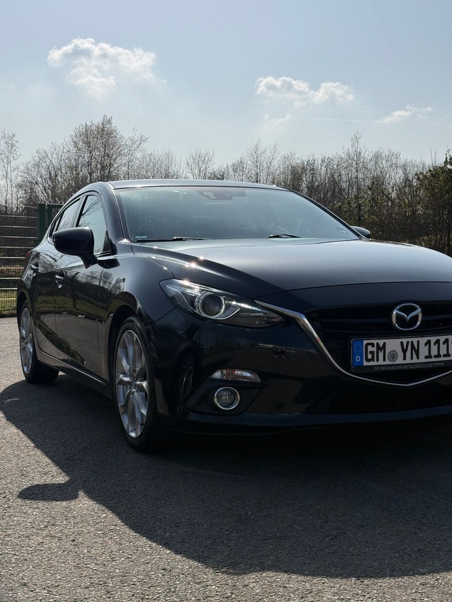 MAZDA 3