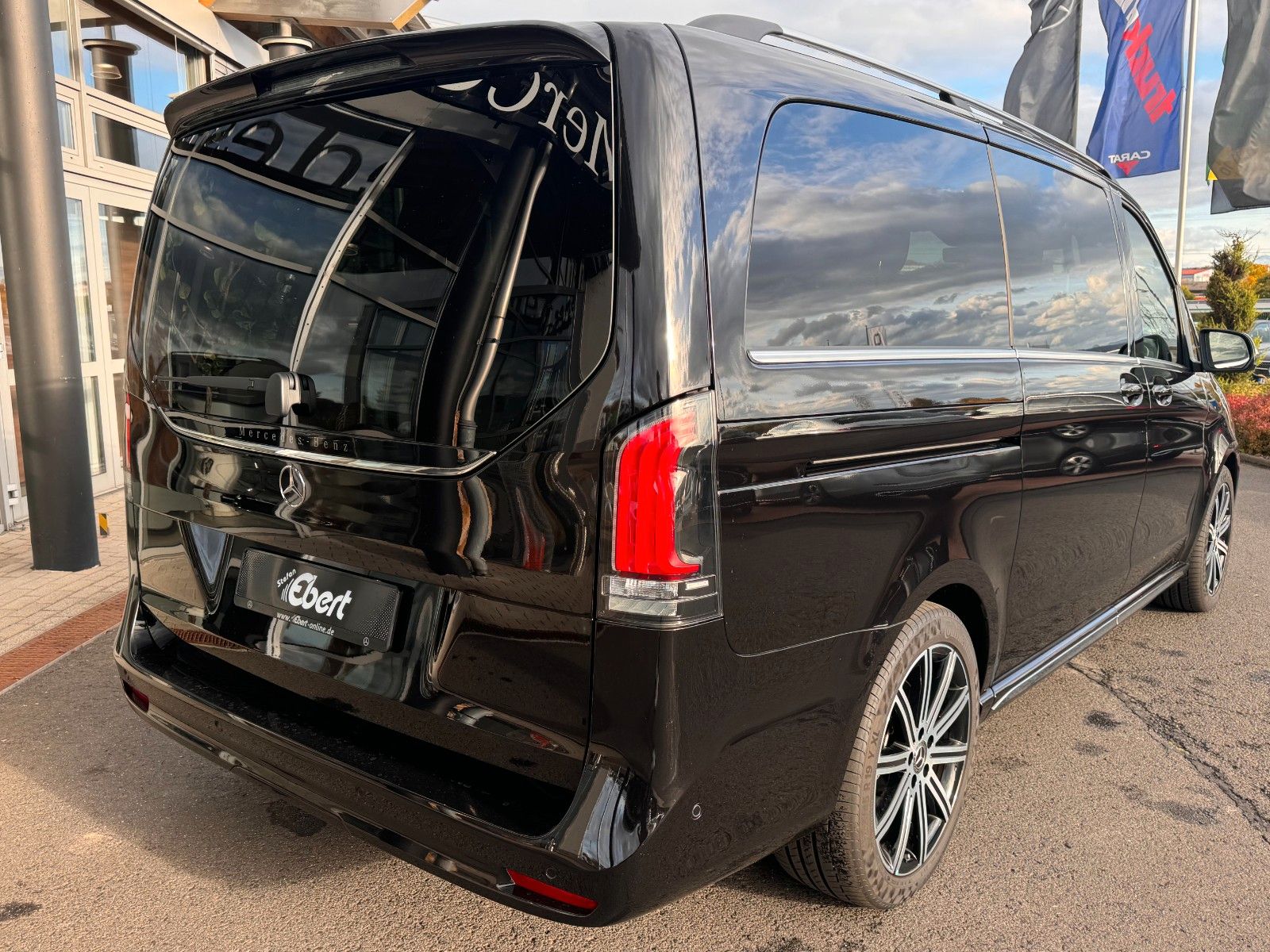 Fahrzeugabbildung Mercedes-Benz V 300 d EXCLUSIVE AIRMATIC AHK2,5 Standheiz