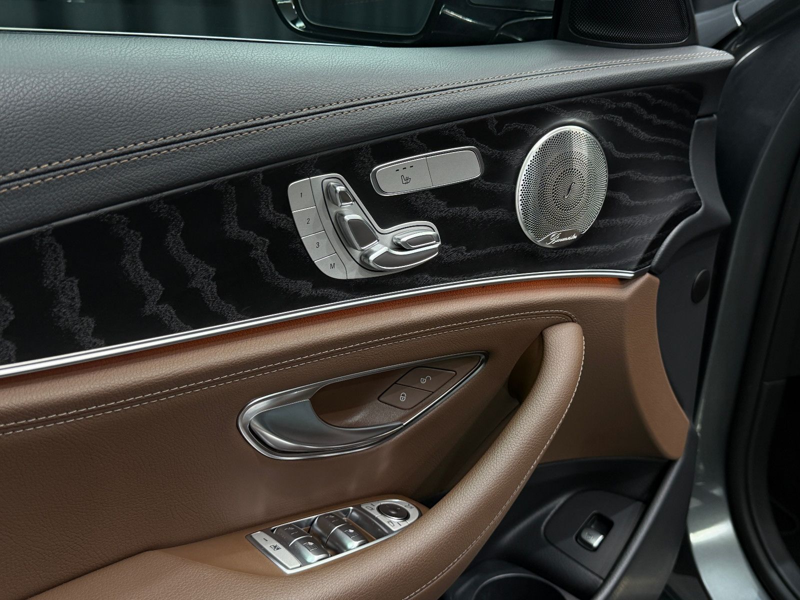 Fahrzeugabbildung Mercedes-Benz E 300 de T-Modell |BURMESTER|MULTIBEAM-LED