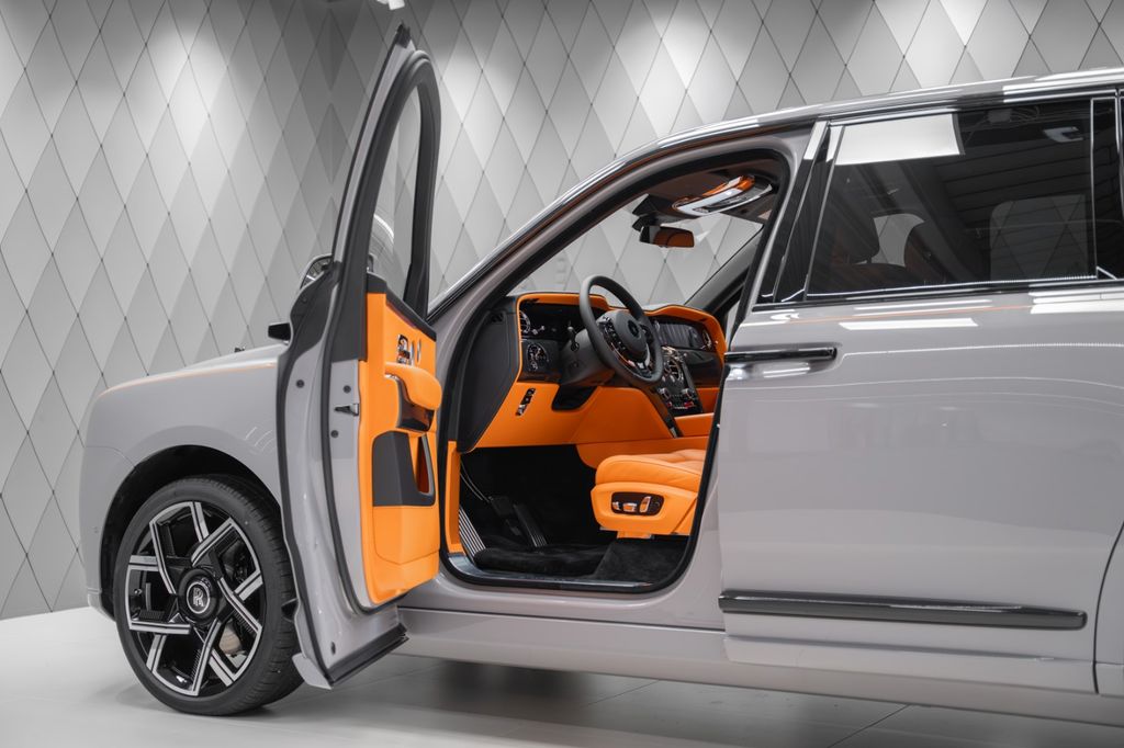 Cullinan BLACK BADGE 2026 GREY/ORANGE STARLIGHT - Bild 8