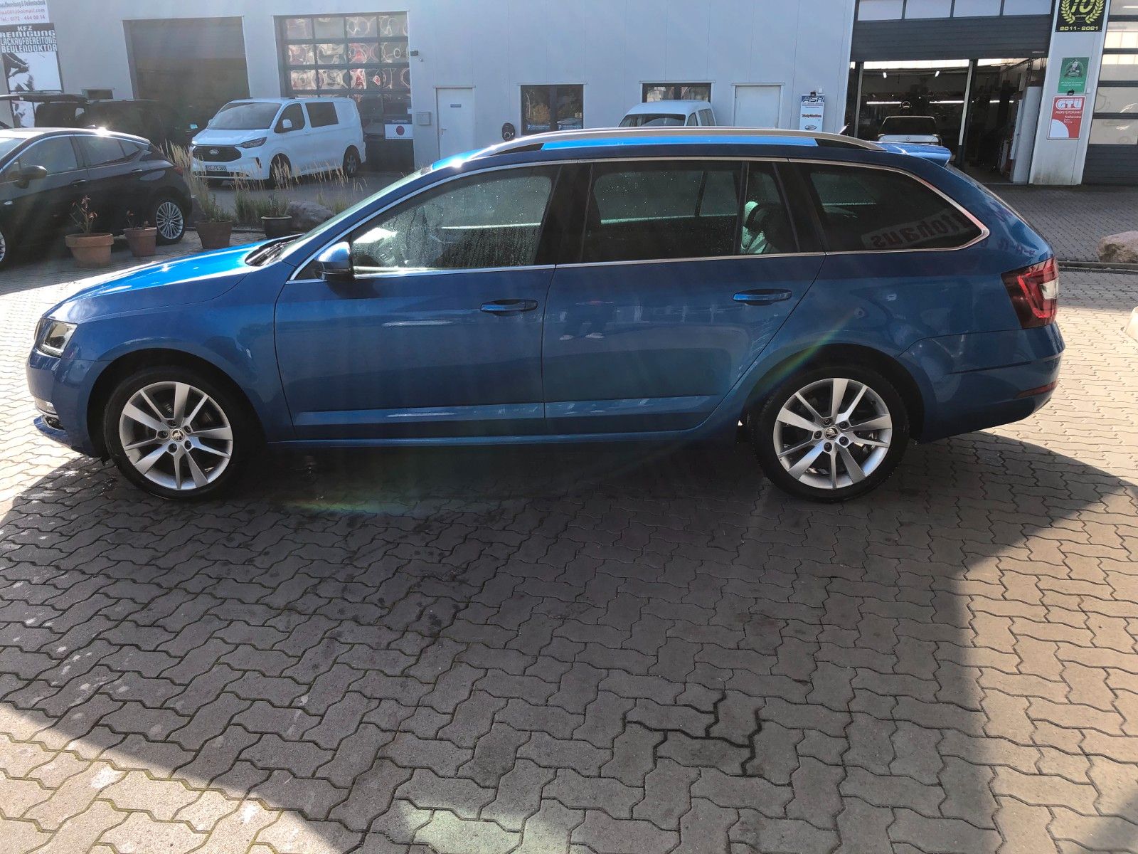 Fahrzeugabbildung SKODA Octavia Combi Premium Edition