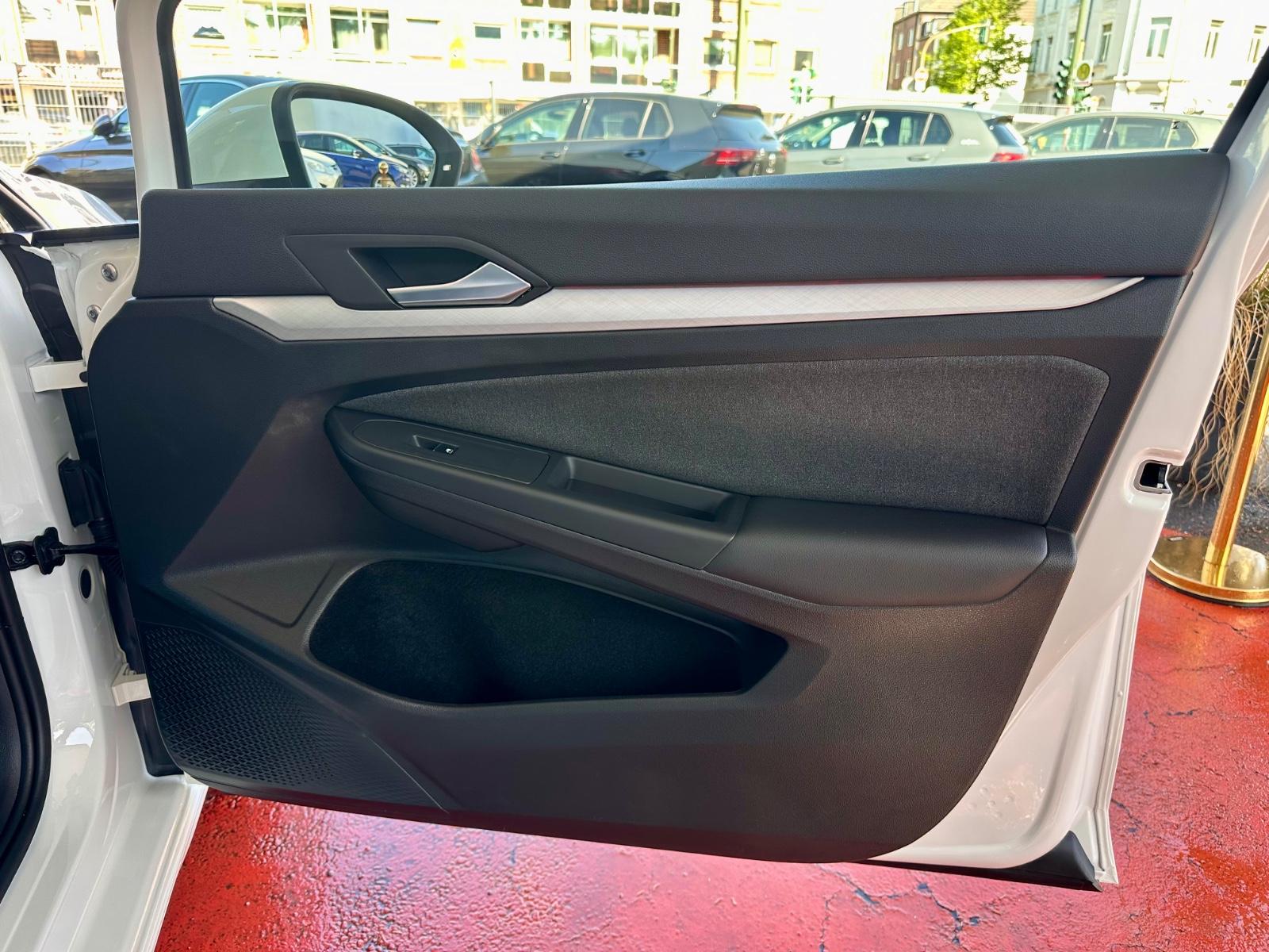 Volkswagen Golf VIII Lim. 1.5 eTSI 110 kW Life LED 1. Hand, миниатюра 23