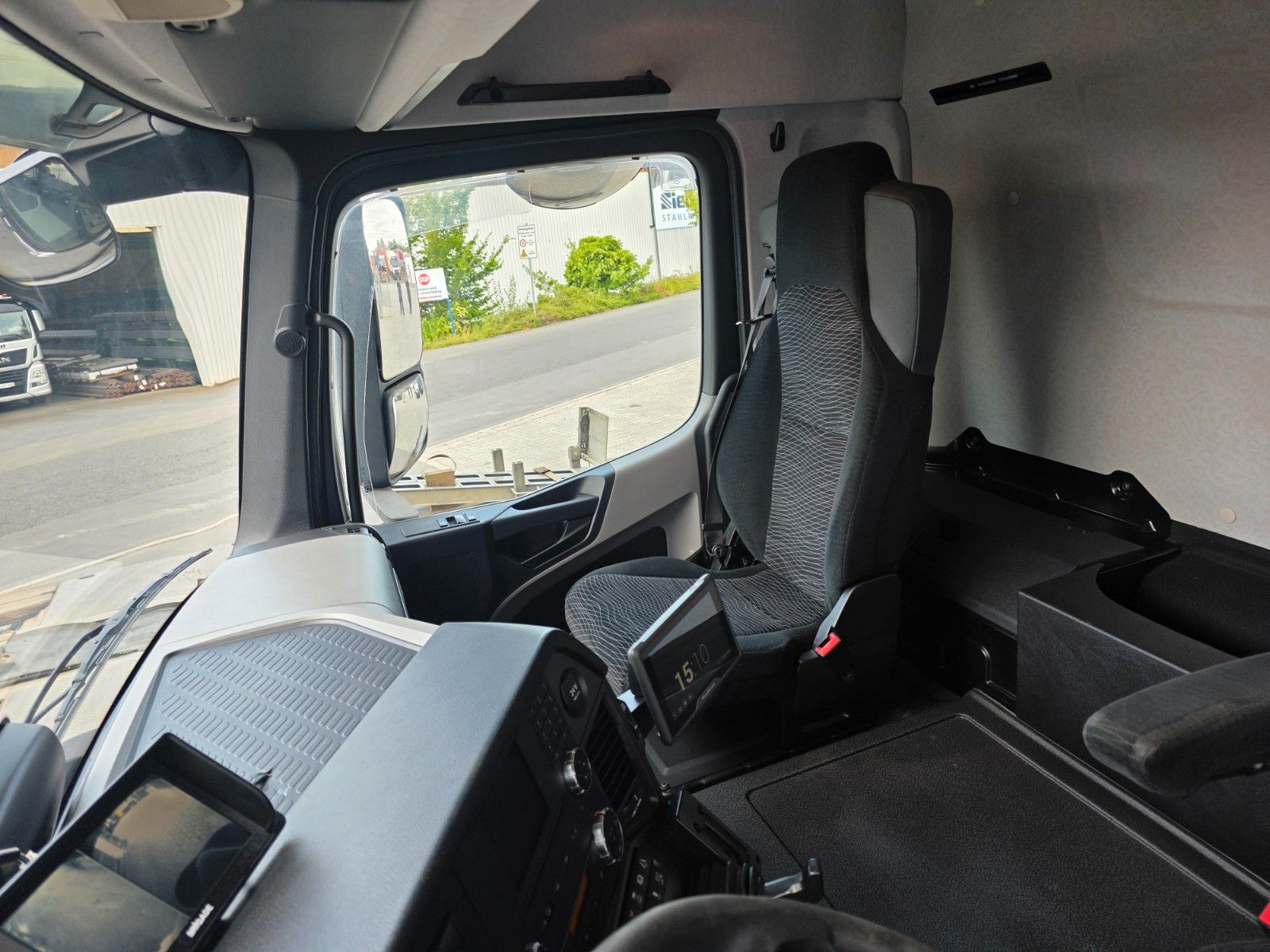Fahrzeugabbildung Mercedes-Benz Actros 2545 L 6x2 LBW Bär Retarder Xenon AHK