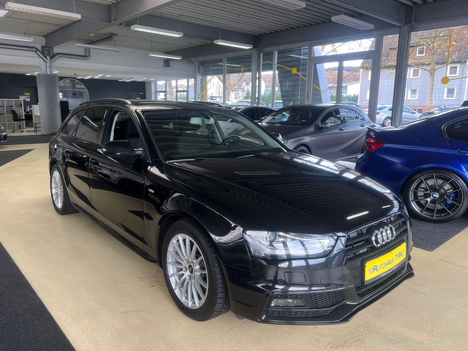 Fahrzeugabbildung Audi A4 Avant 2.0 TDI S line quattro *1.HAND*