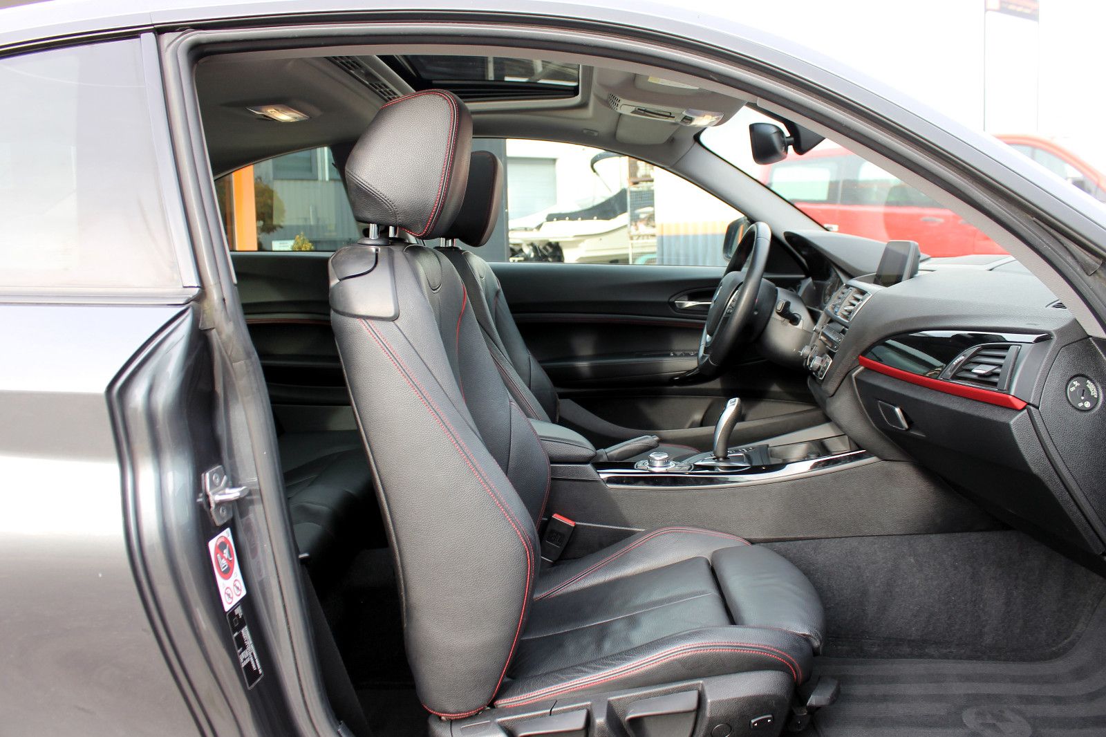 Fahrzeugabbildung BMW 220i Coupé Sport-Line SHZ PDC eGSHD 2-Zonen HiFi