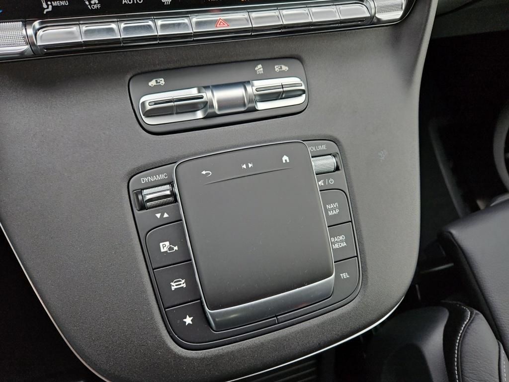 Fahrzeugabbildung Mercedes-Benz V 300 AVG extralang 4x4 7 Sitze 2,5tAHK AMGFront
