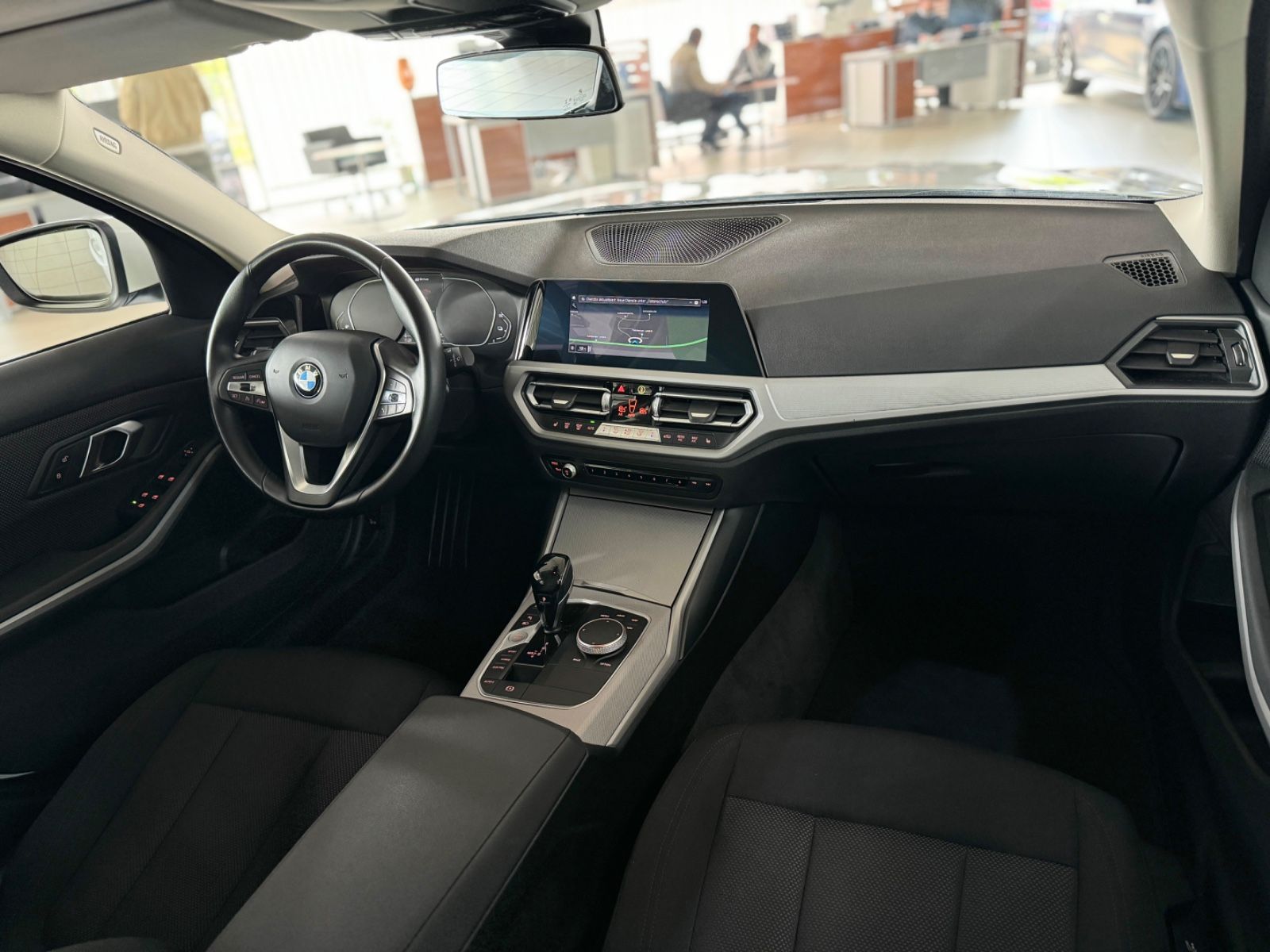 Fahrzeugabbildung BMW 330e Advantage DAB CockPit+ Sitzheizung PDC LED