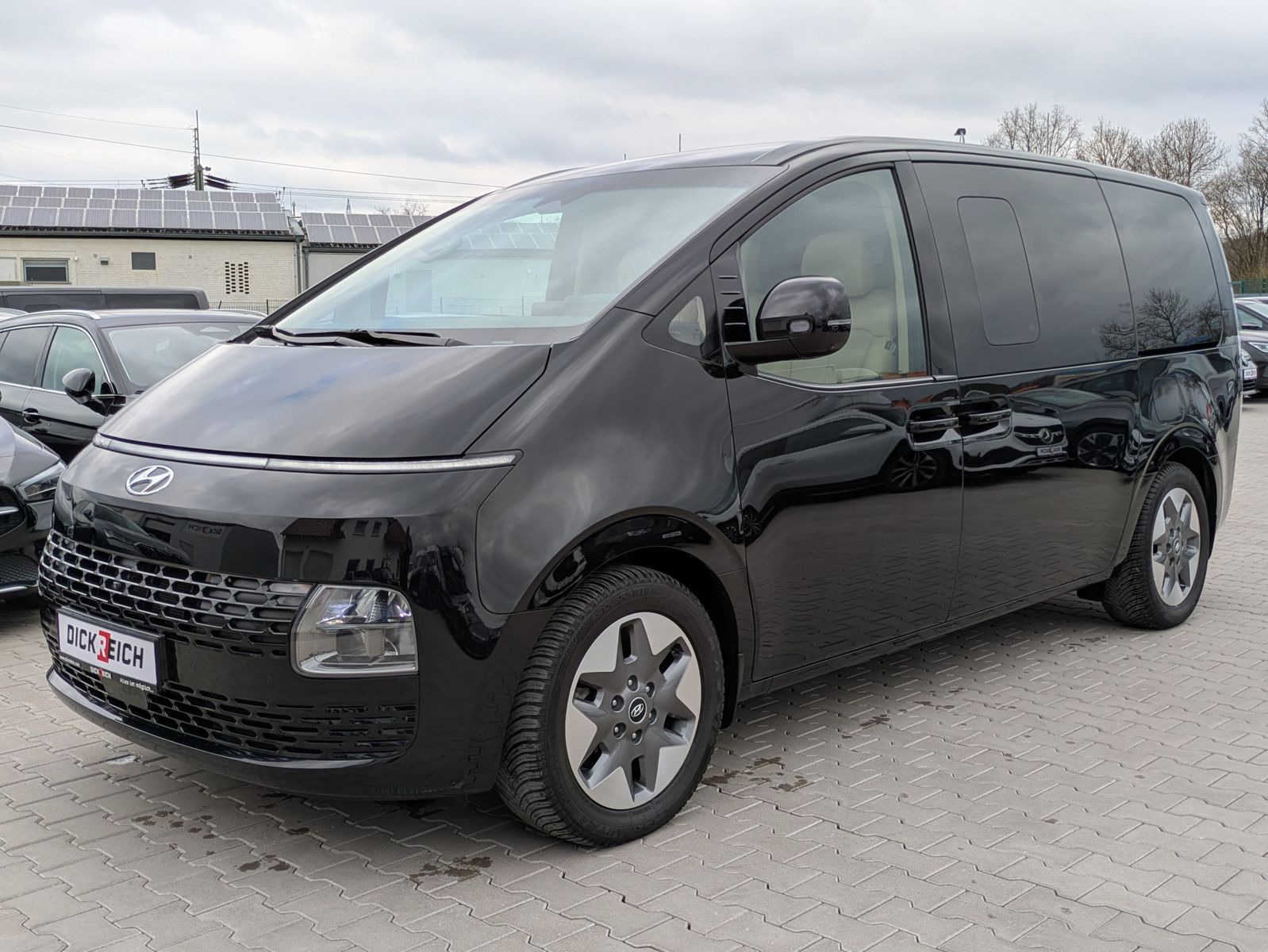 Fahrzeugabbildung Hyundai Staria 2.2 CRDi 4WD Prime*9*LED*PANO*360°KAM*ACC