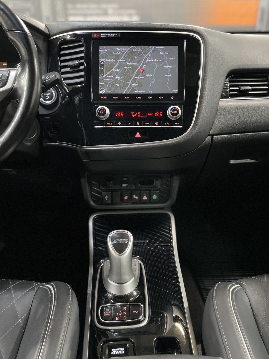 Fahrzeugabbildung Mitsubishi Outlander PHEV Top 4WD #Kamera#ACC#Bi-LED#Leder#