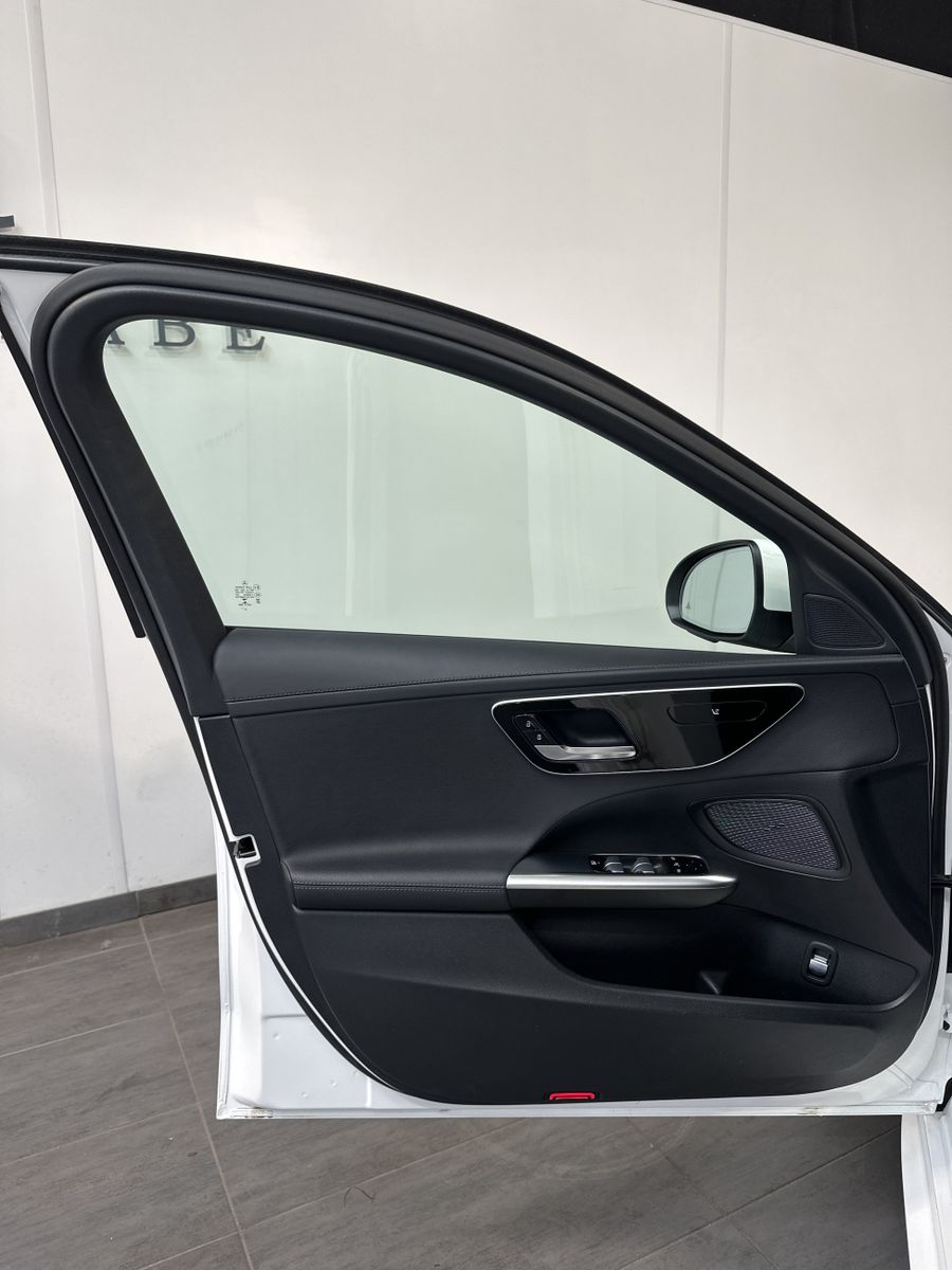 Fahrzeugabbildung Mercedes-Benz C 220d T 4M AMG-Line NAV+LED+ACC+360°+STANDHEIZU