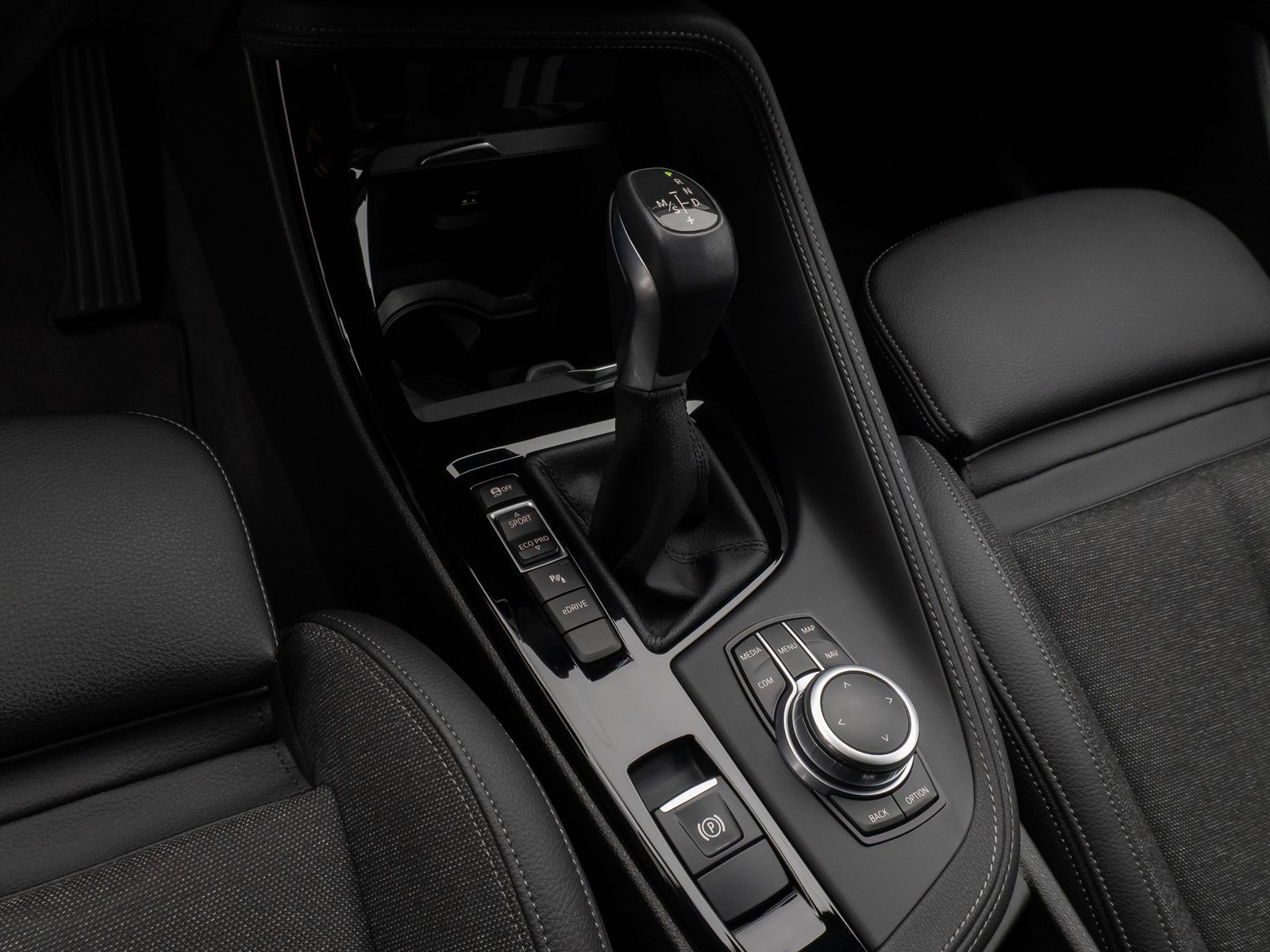 Fahrzeugabbildung BMW X1 xD25e M Sport Kamera HUD DAB HiFi Alarm 19Zol